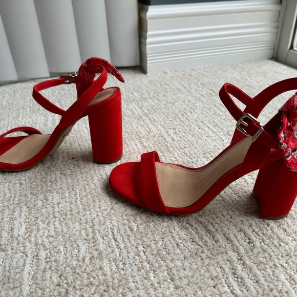 Gianni Bini Women’s Red Heels Size 8 - Picture 3 of 11